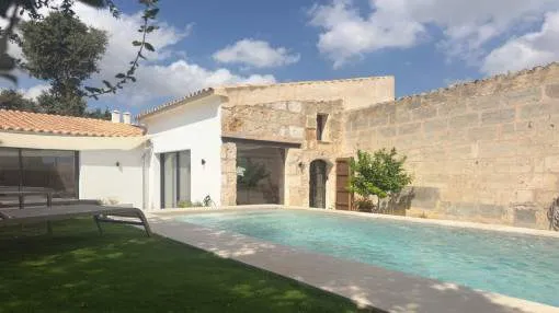 Designer Stadthaus mit Pool, Garten, Terrassen, 2 Schlafzimmern in Sineu