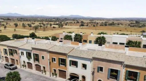 Neubau Stadthäuser in Campos mit privatem Pool und Garten