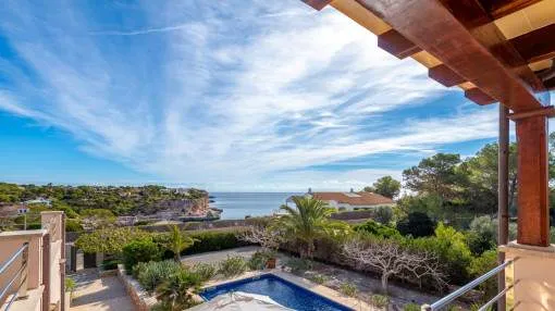 Traditionelle Villa mit spektakulärem Weitblick auf die Küste von Cala Santanyi