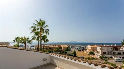 Spacious sea-view villa in a quiet location on the harbour of Colonia Sant Pere