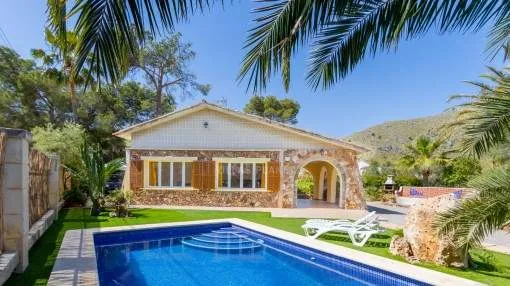 Comfortable chalet in a quiet location in Port Alcudia with touristic rental licence and pool