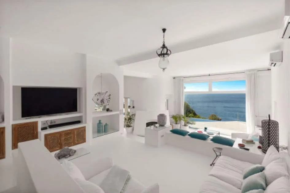 Exclusive villa on the first sea line in Port Andratx