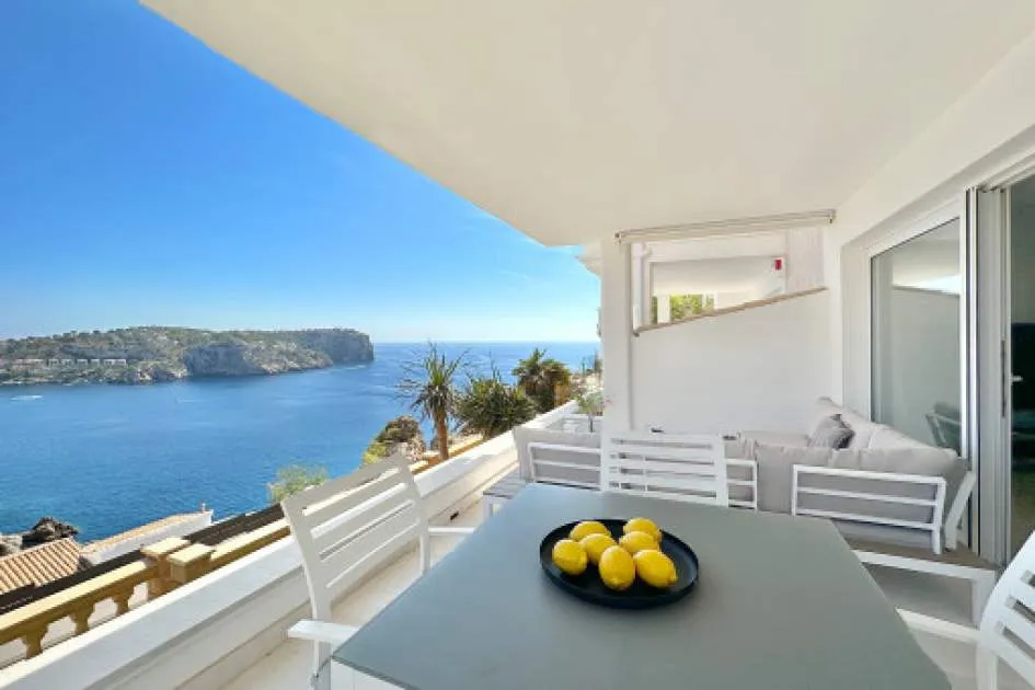 Garden-apartment in a popular residential complex with outstanding sea views in Port Andratx