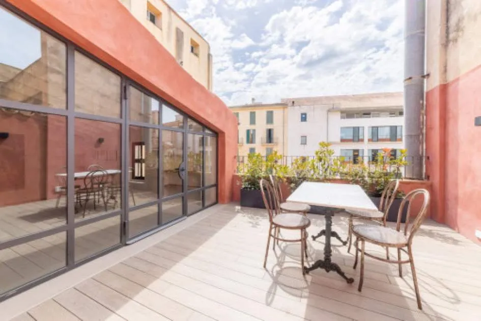 Impressive 3-bedroom apartment with terrace, in one of Palma's most well-known streets Impressive 3-bedroom apartment with terrace, in one of Palma's most well-known streets