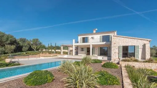 First-class newly built finca with pool and magnificent views near Santanyi