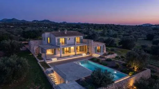 First-class newly built finca with pool and magnificent views near Santanyi