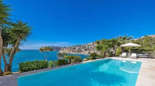 Pure sea views in Port Andratx – frontline villa with heated pool