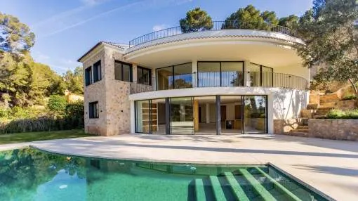 Modern villa in Santa Ponsa with clean architecture, Mediterranean lifestyle and privacy