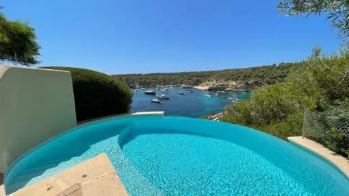 Einzigartige Villa in erster Meereslinie in Sol de Mallorca mit Blick auf die 3 Fingerbucht von Portals Vells und seine Marine.