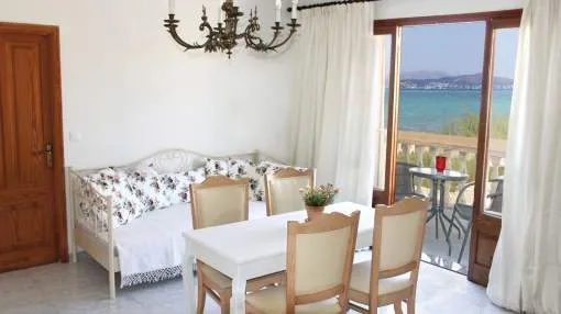 Charmante Wohnung in erster Meereslinie in Son Serra de Marina