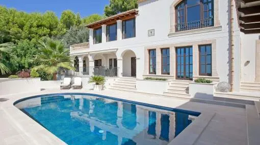 Mediterrane Villa mit Meerblick in Bendinat