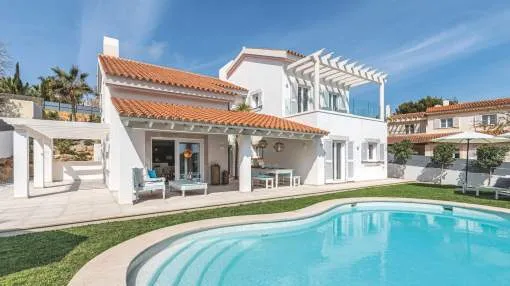 Wunderschöne hochwertig modernisierte Villa mit hellem Interieur in Nova Santa Ponsa