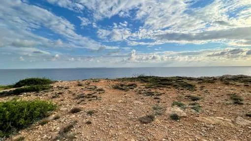 Traum-Grundstück in erster Meereslinie in Vallgorenera-Cala Pi