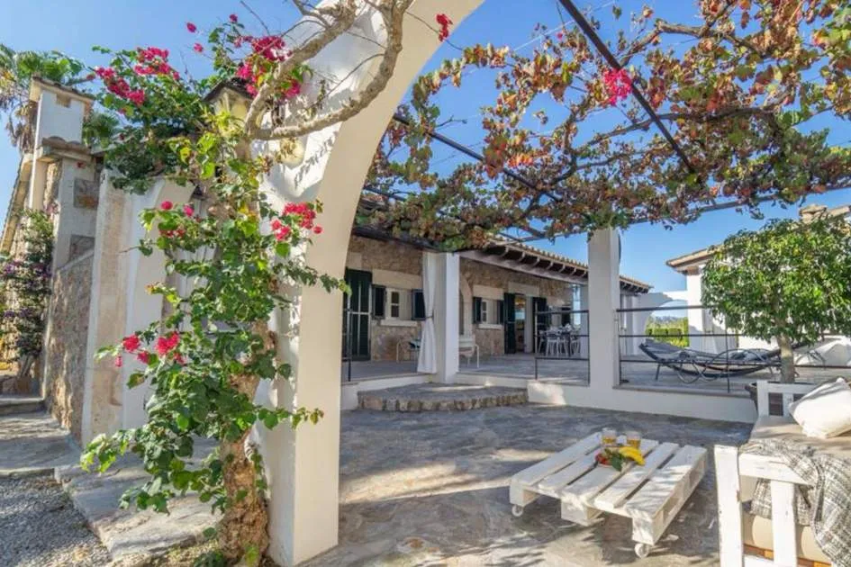 Attraktive Finca mit Pool zwischen Pollensa und Puerto Pollensa Attraktive Finca mit Pool zwischen Pollensa und Puerto Pollensa