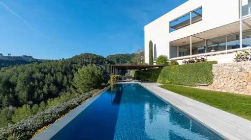 Außergewöhnliche Designervilla mit weitem Blick auf die Berge und auf Palma Außergewöhnliche Designervilla mit weitem Blick auf die Berge und auf Palma