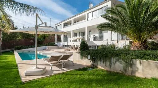 Elegante moderne Villa mit Meerblick in Costa d'en Blanes