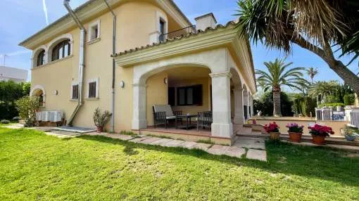Wunderschöne Villa mit privatem Garten an der Playa de Muro