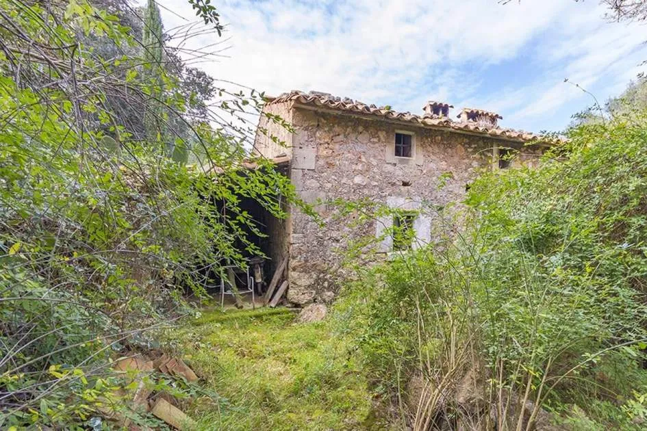 Mallorquinische Steinfinca zur Renovierung im Vall d´en March, Pollensa