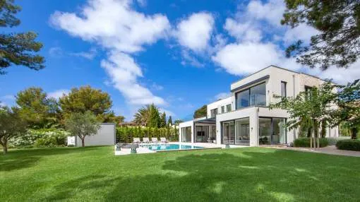 Neu gebaute und luxuriöse Design-Villa in Sol de Mallorca
