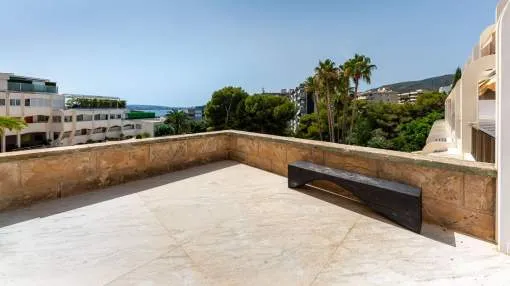 Wunderschön renovierte Wohnung mit Meerblick, großen Terrassen und direktem Zugang zum Hafen Puerto Portals
