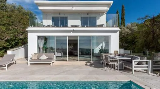 Neuwertige moderne Villa in Costa d'en Blanes mit fantastischem Panoramameerblick