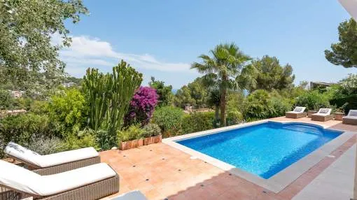 Elegante Villa mit Meerblick, Pool und Garten oberhalb von Puerto Portals