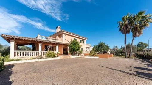 Sonnige Villa mit Ferienlizenz in Es Garrovers