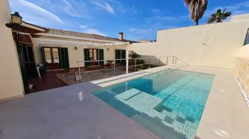 Spektakuläre Villa mit Pool und Aussicht in S'Horta.
