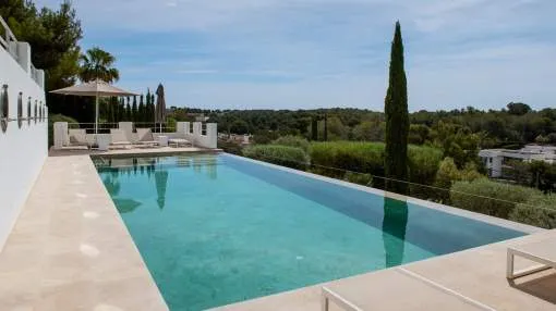 Elegante, mediterrane Familienvilla mit panorama Meerblick fussläufig nach Portals Nous gelegen