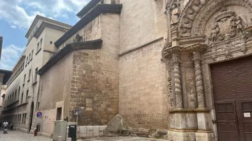 Charmante Wohnung in Palma Altstadt mit atemberaubenden Blick auf die Kirche und endlosem Potenzial