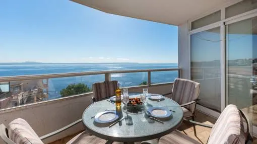 Geräumige Wohnung mit Panoramablick aufs Meer