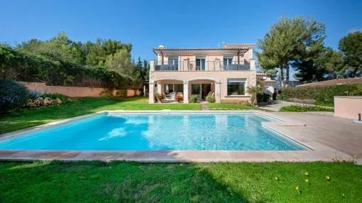 Makellose Villa mit nach Süden ausgerichtetem Pool, exklusiv bei First Mallorca