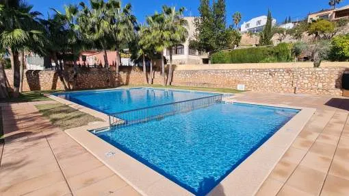 Schöne und gemütliche Wohnung mit schönem Poolbereich im Dorf Calvia.