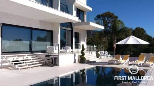 Die luxuriöse und moderne Villa in Bendinat lädt ihre Gäste von Mai bis Oktober zum Verweilen ein