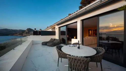 Luxuriöse Doppelhaushälfte mit spektakulärem Meerblick von fast allen Zimmern in Puerto Andratx