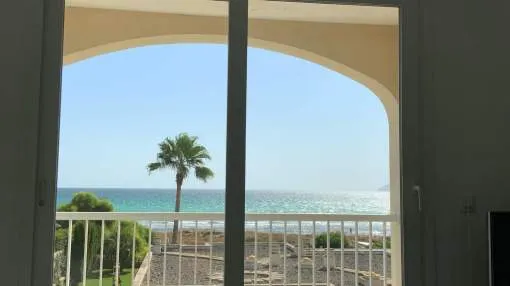 Schöne und helle Wohnung mit Meerblick an der Strandpromenade in Playa de Muro.