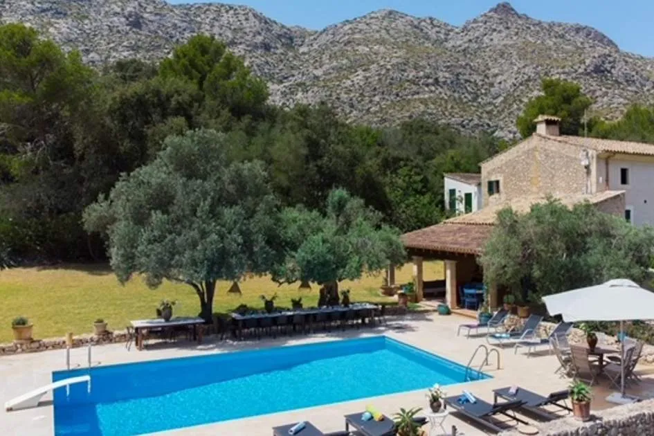 Rustikale Finca mit 3 Gästehäusern nahe Cala San Vicente. Rustikale Finca mit 3 Gästehäusern nahe Cala San Vicente.