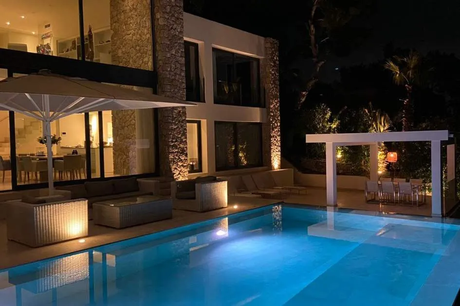 Beeindruckende Villa mit außergewöhnlichem Ausblick in Costa d’en Blanes zur Kurzzeitmiete verfügbar Beeindruckende Villa mit außergewöhnlichem Ausblick in Costa d’en Blanes zur Kurzzeitmiete verfügbar