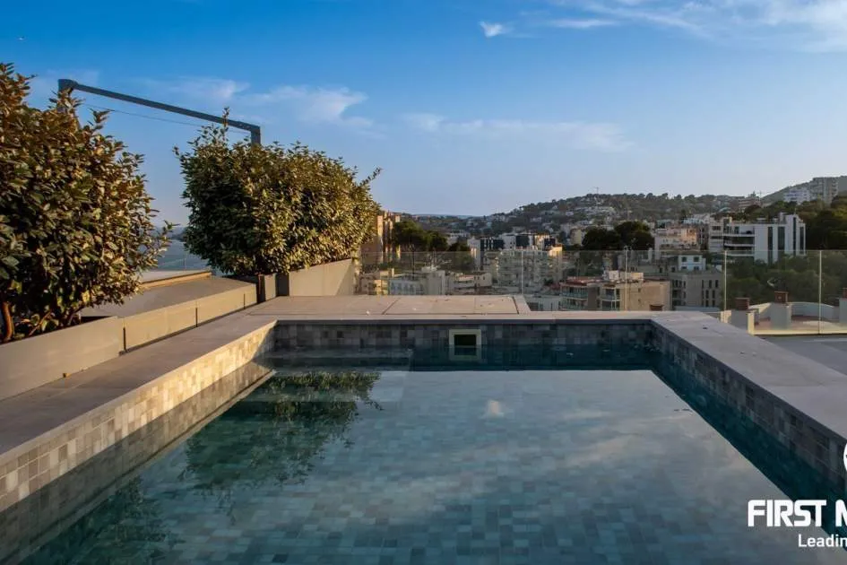 Neubau-Anlage mit nur 6 Einheiten - exklusives Penthouse mit 3 Schlafzimmern, privater Dachterrasse, Pool und Meerblick Neubau-Anlage mit nur 6 Einheiten - exklusives Penthouse mit 3 Schlafzimmern, privater Dachterrasse, Pool und Meerblick