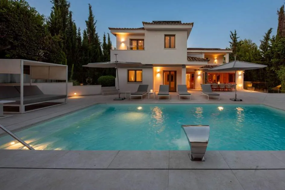 Liebevoll renovierte und top gepflegte 4 Schlafzimmer Villa in Lauflage zum Strand in Santa Ponsa Liebevoll renovierte und top gepflegte 4 Schlafzimmer Villa in Lauflage zum Strand in Santa Ponsa