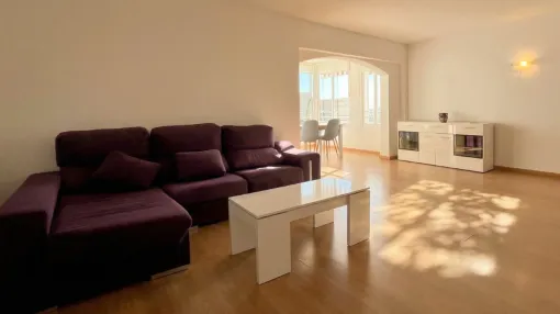 Frisch renovierte Wohnung gegenüber dem luxuriösen Puerto Portals.