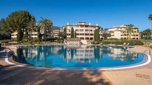 Sonnige Wohnung in der Mardavall Residence mit großzügiger Terrasse und seitlichem Meerblick