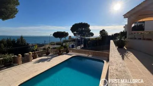 Spektakulärer Meerblick, Privater Pool und Ferienvermietungslizenz für 8 Personen