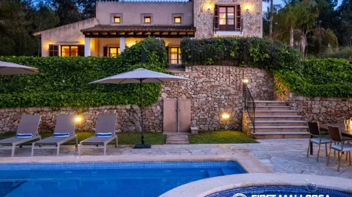 Exklusive Finca mit Touristlizenz in der Nähe von Manacor, mit Blick auf das Tramuntana-Gebirge