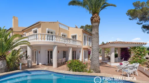 Charmantes, südlich ausgerichtetes Haus mit wunderschönem Blick auf das Meer, den Hafen und La Mola in Port Andratx