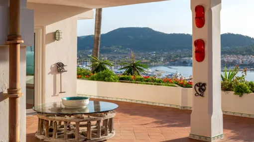 Elegant Apartment with Panoramic Harbour Views in Prestigious Port Andratx
