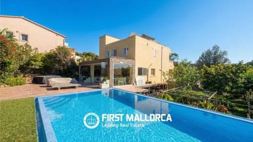 Mediterrane Villa mit Panoramablick und großem Potenzial