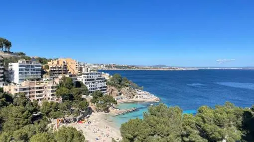 Helles Penthouse mit Meerblick direkt am Strand in Illetas