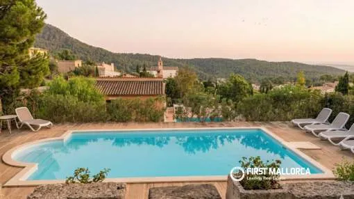 Charmantes geräumiges Dorfhaus mit Pool, Garten und einzigartiger Aussicht in Galilea