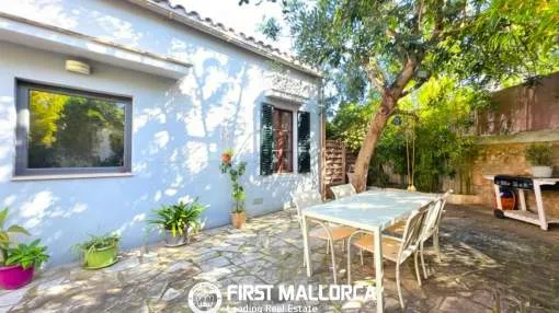 Gemütliches Einfamilienhaus mit großem Innenhof und überdachtem Parkplatz in Palma